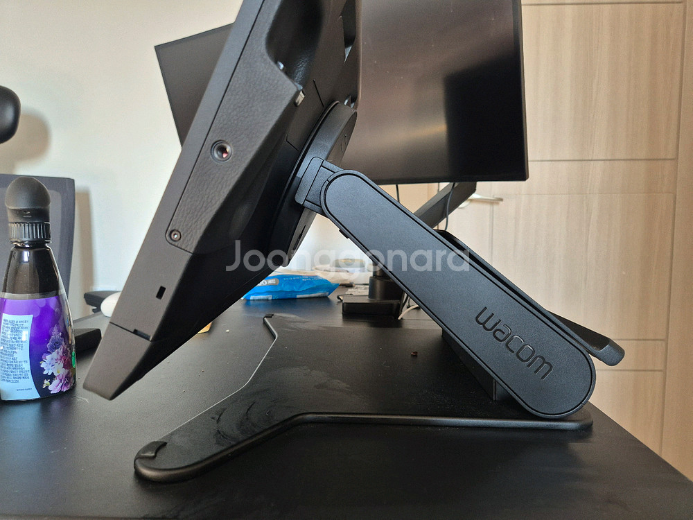 와콤 신티크 프로 22 액정 타블렛 + 거치대--3