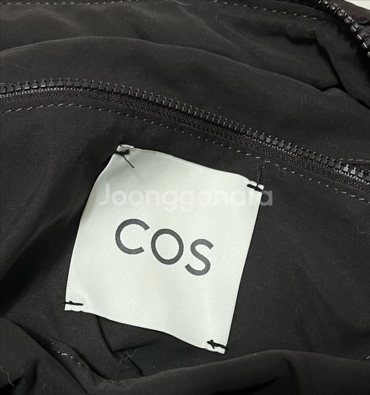 코스 퀼티드 오버사이즈 숄더백 브라운--2