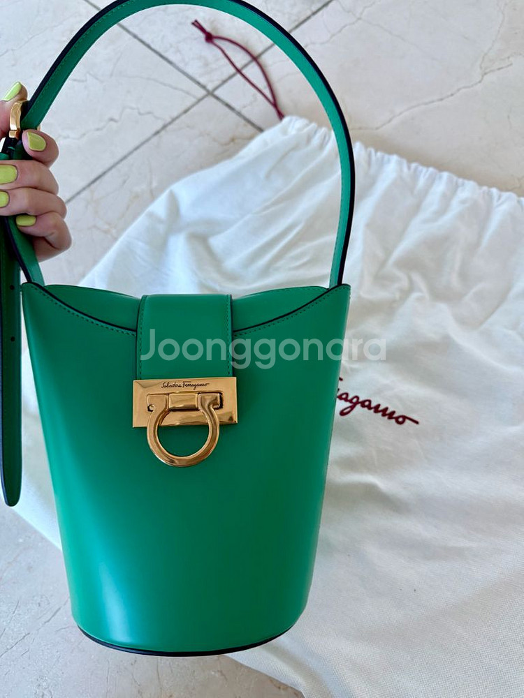 페라가모 트리폴리오백 새상품--0