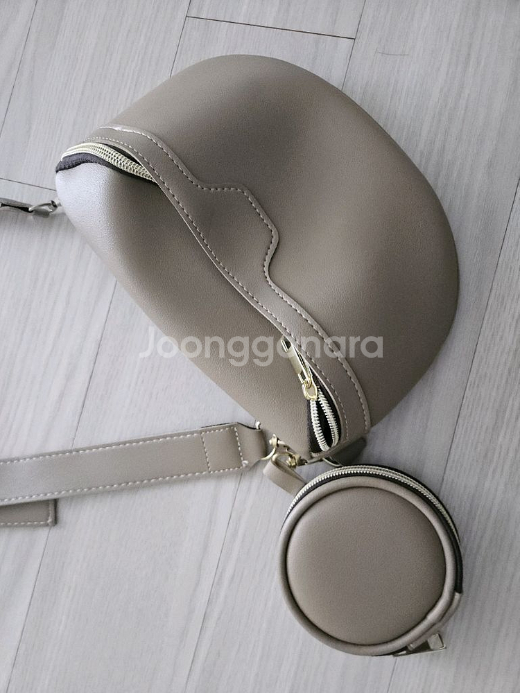 베이지색 크로스백 + 둥근 파우치--2