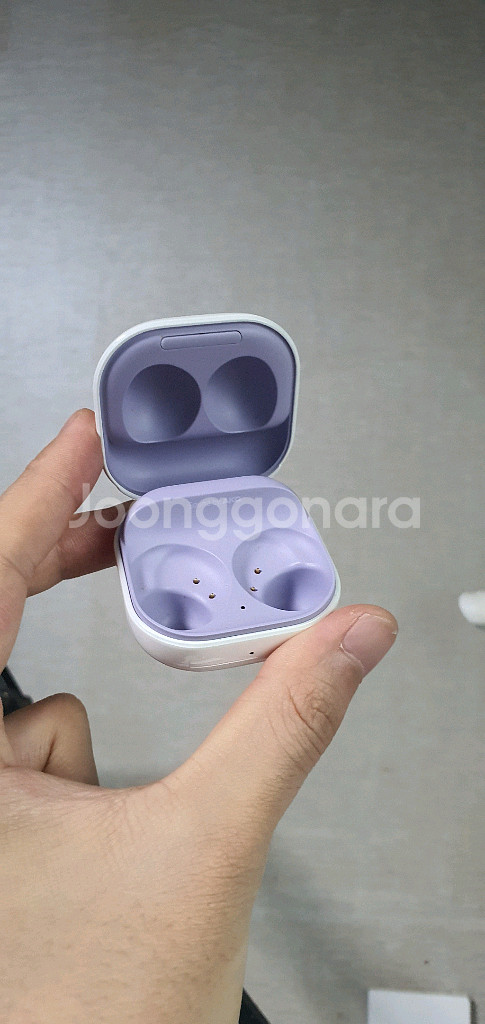 버즈 2 라벤더 충전기 본체 판매합니다--0