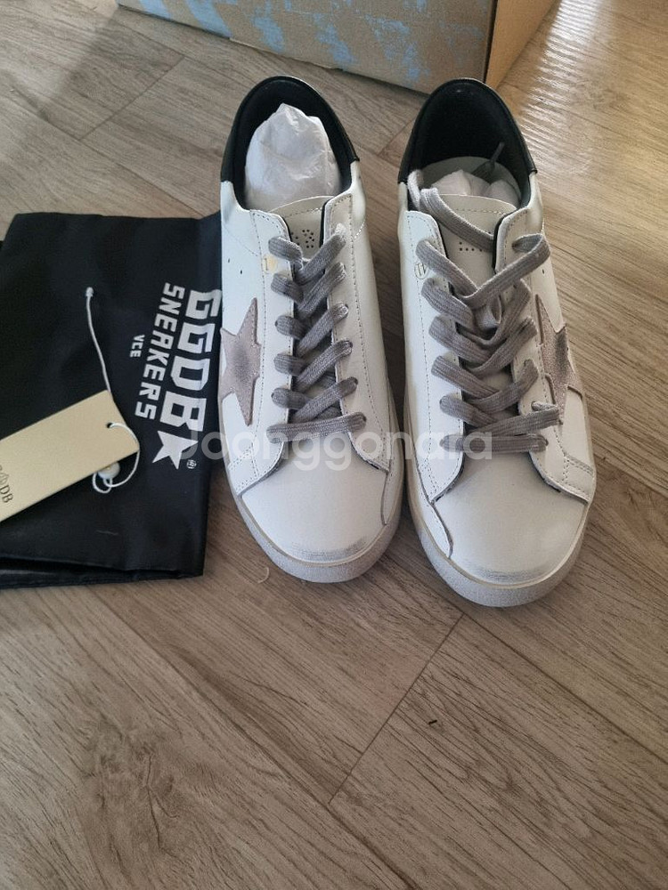 특가)골든구스 슈퍼스타네이비탭스니커즈. 260./265--1