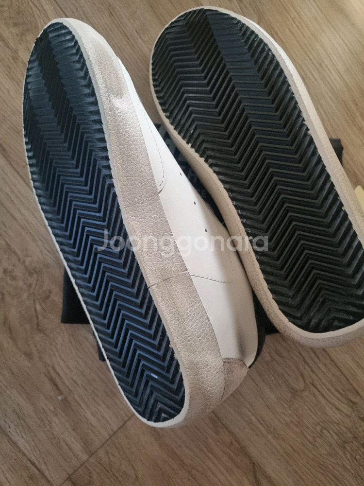 특가)골든구스 슈퍼스타네이비탭스니커즈. 260./265--4