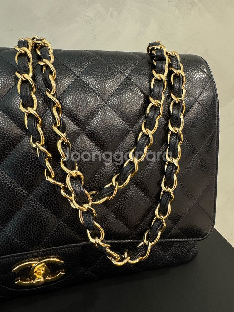 민트급 샤넬 클래식 맥시 캐비어 금장--1