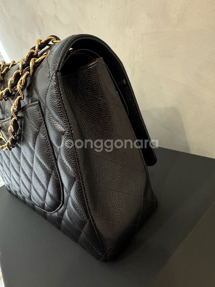 민트급 샤넬 클래식 맥시 캐비어 금장--3