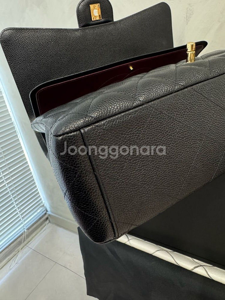 민트급 샤넬 클래식 맥시 캐비어 금장--5