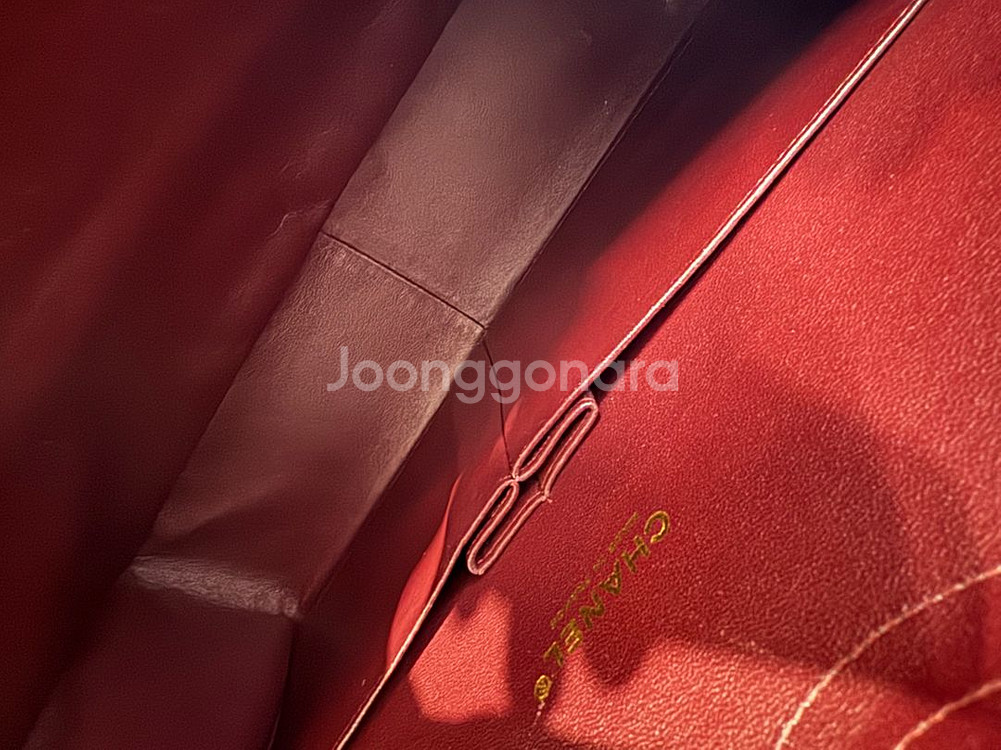 민트급 샤넬 클래식 맥시 캐비어 금장--6