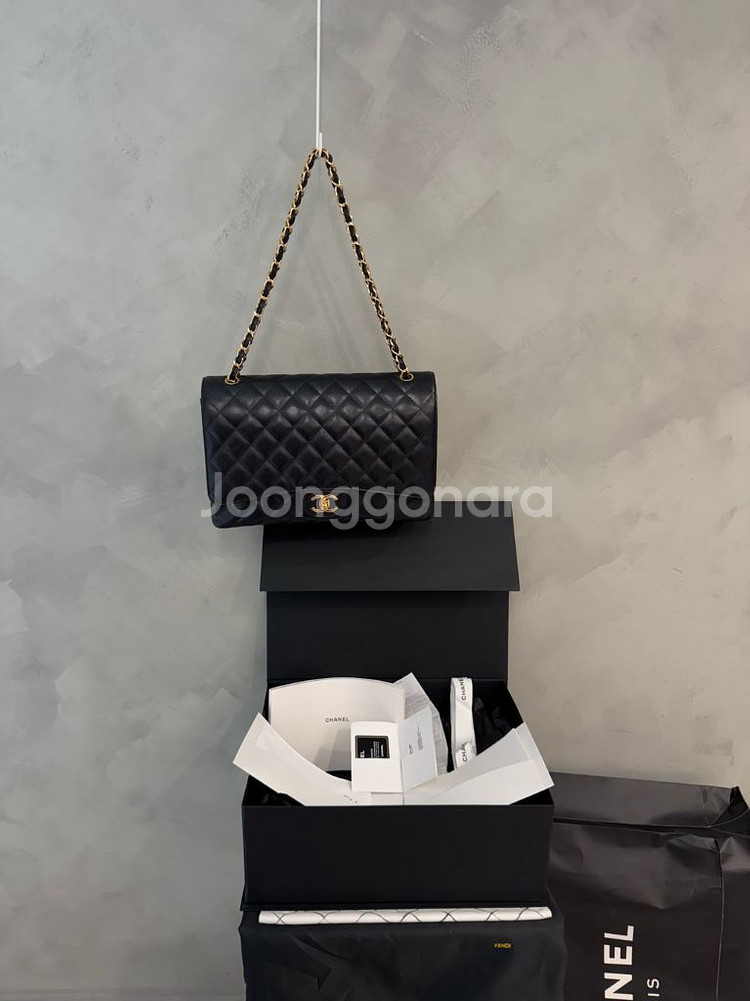 민트급 샤넬 클래식 맥시 캐비어 금장--7