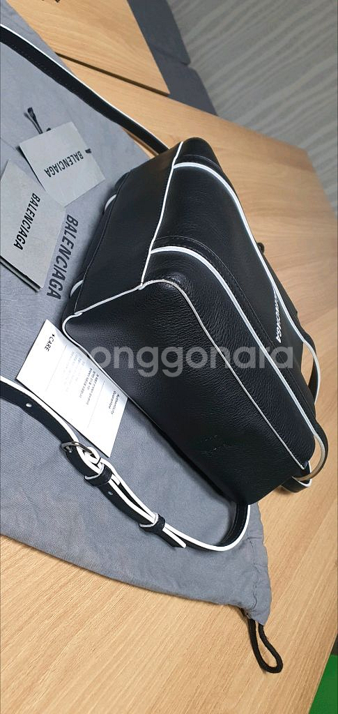 발렌시아가 크로스백 정품S급(감정서O)프라다디올셀린느--7