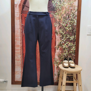 손정완 네이비 부츠컷 팬츠