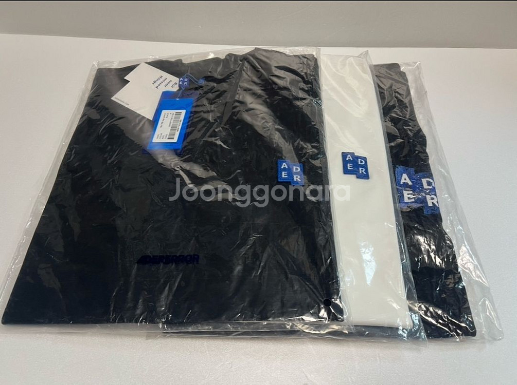 M 아더에러 시그니피컨트 01 오프 화이트 반팔 티셔츠--2