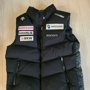 데상트 스위스스키팀 패딩조끼 110
