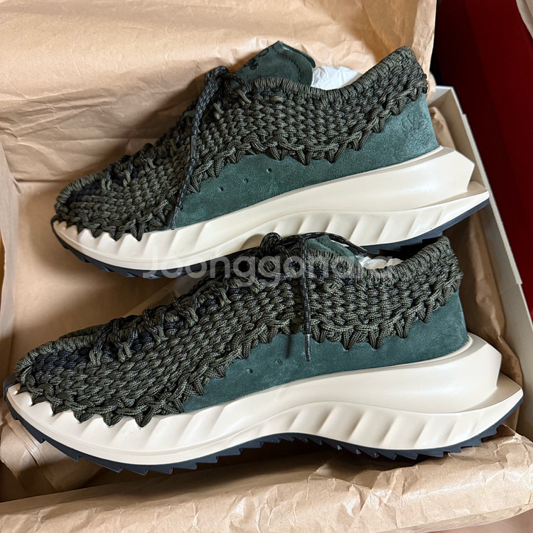 새제품 발렌티노 크로쉐 스니커즈 41--1