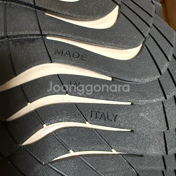 새제품 발렌티노 크로쉐 스니커즈 41--5