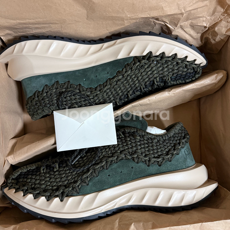 새제품 발렌티노 크로쉐 스니커즈 41--2