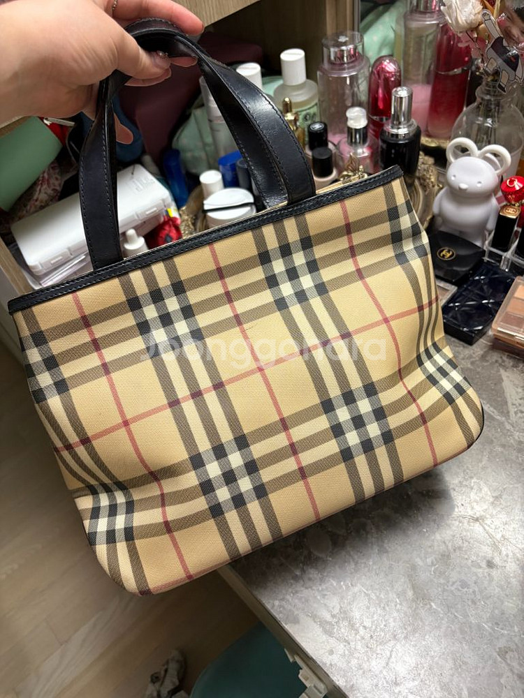 버버리 체크 토트백--1
