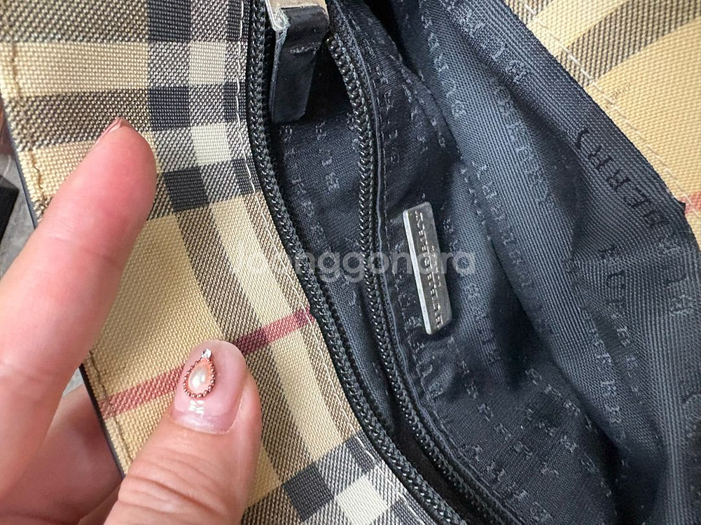 버버리 체크 토트백--4