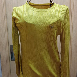 안나수이(ANNA SUI) 골드 립 니트 90 size