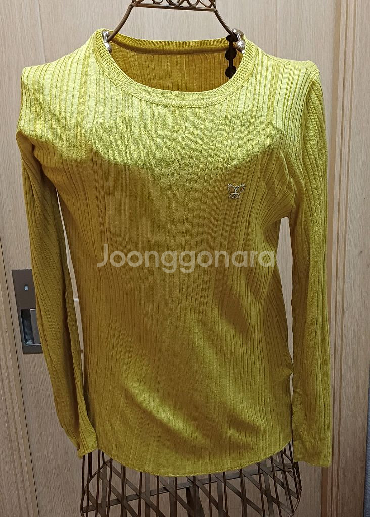 안나수이(ANNA SUI) 골드 립 니트 90 size--1