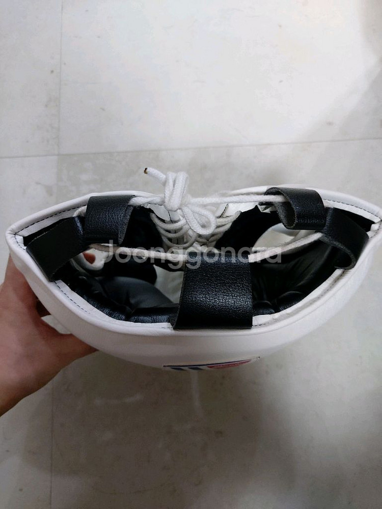 위닝 헤드기어 화이트 m사이즈 팝니다.--1