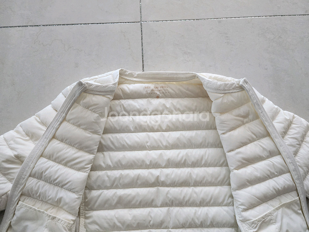 탑텐키즈 여아 오리털 경량 패딩 130사이즈 팔아요--4