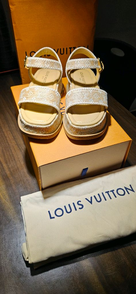 루이비통 마야 플렛폼 샌들 이미지