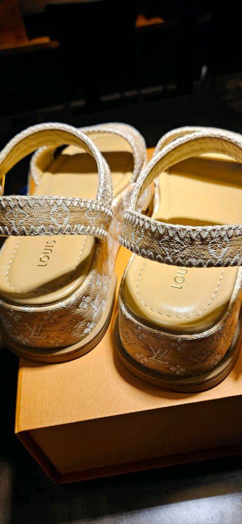 루이비통 마야 플렛폼 샌들 이미지