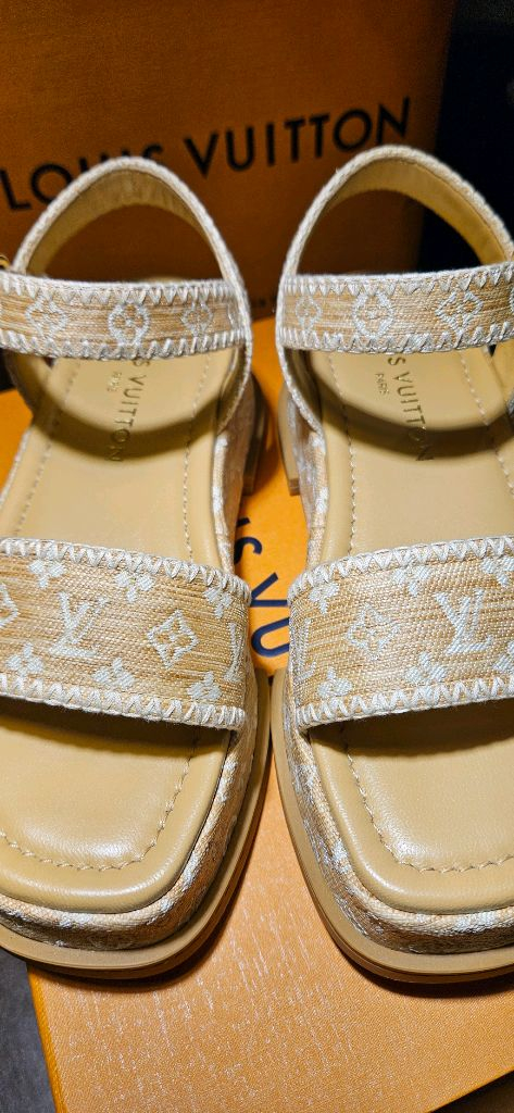 루이비통 마야 플렛폼 샌들 이미지