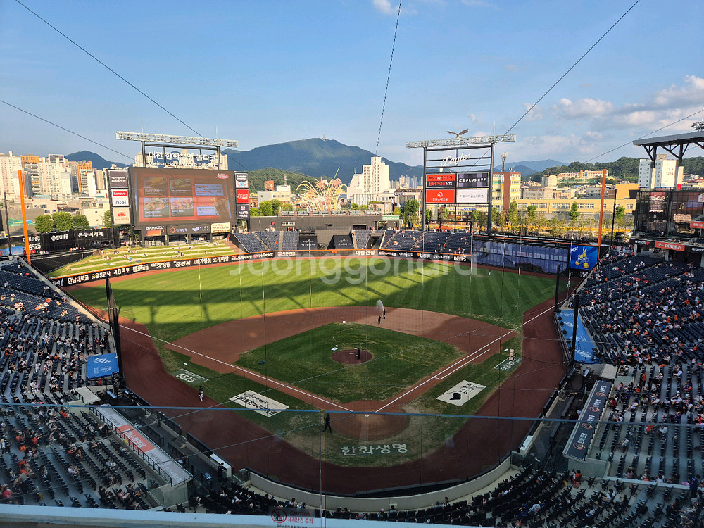 한국시리즈 4차전 5차전 한화 LG 1루 3루 4연석--0