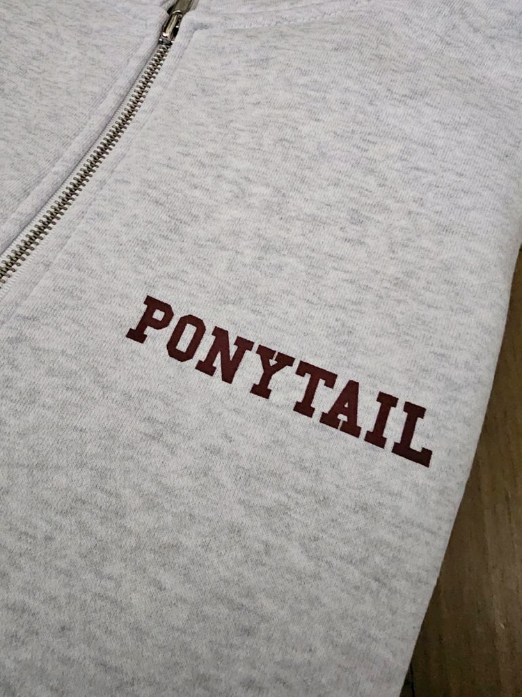 기모) 포니테일 하프집업 멜란지그레이 버건디 로고--7