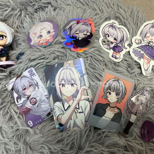 이세계아이돌 아이네(피규어/스티커/키링/포카/캔뱃지)