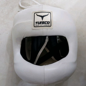 투이스코 코보호 헤드기어 m사이즈 팝니다.