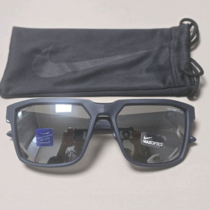 나이키 BANDIT 선글라스 판매합니다.