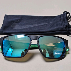 나이키 에센셜 벤처 선글라스