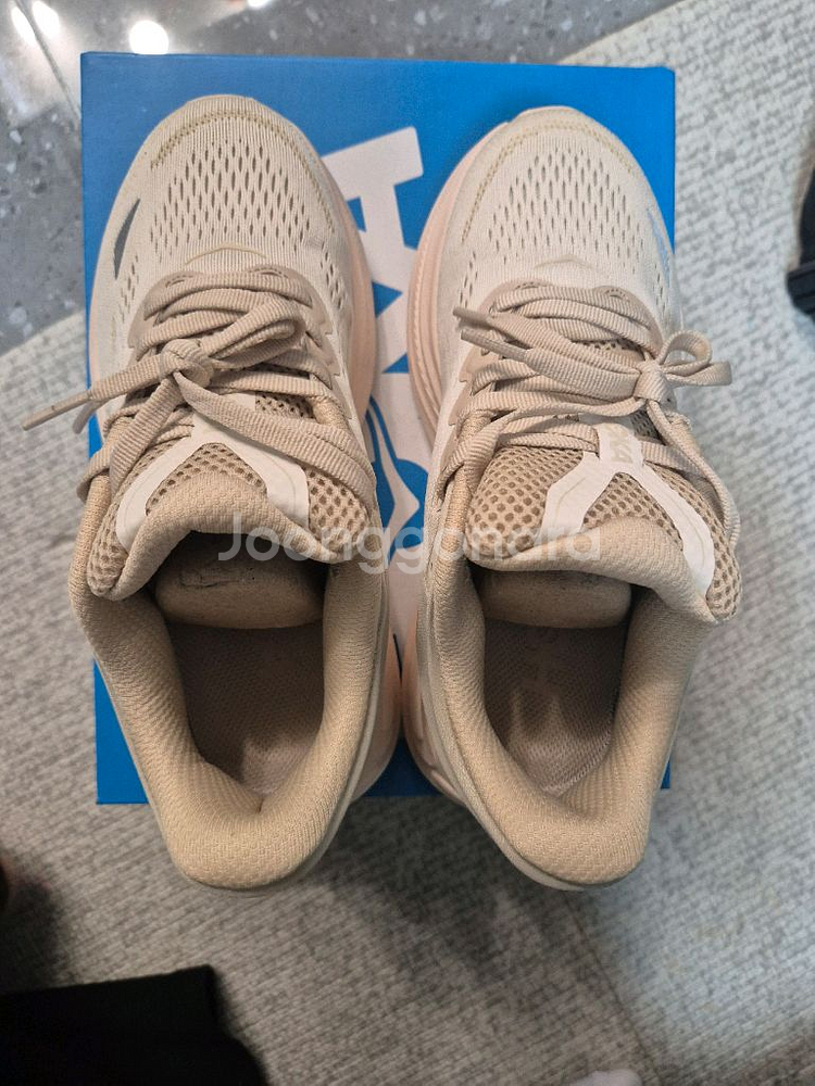 호카본디9 235mm여성--0