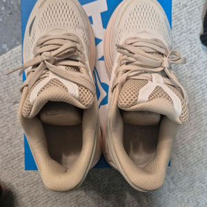 호카본디9 235mm여성