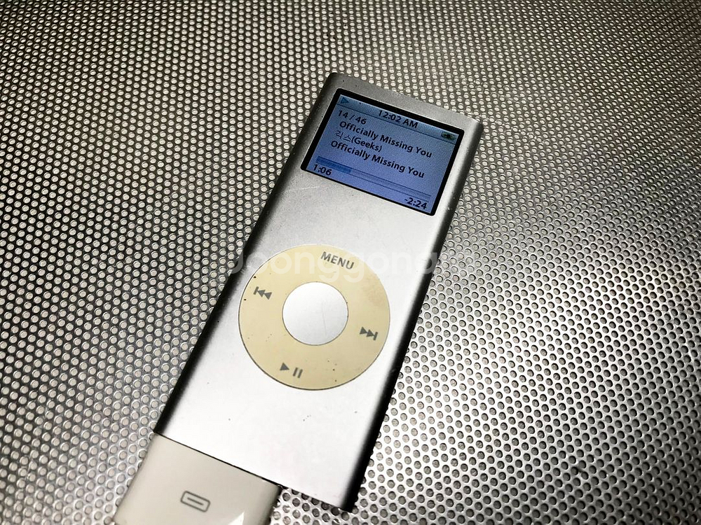아이팟 나노2세대 / 4GB / 실버 (배터리 방전)--2