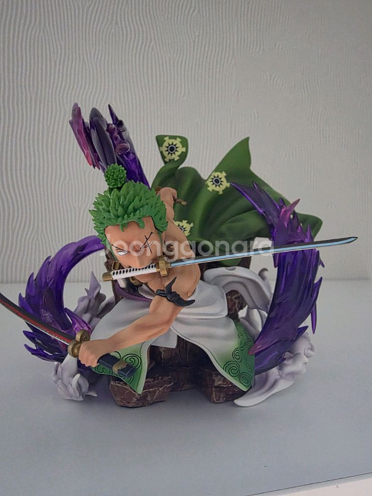 원피스 레진 피규어 MKE 조로 팝니다.--0