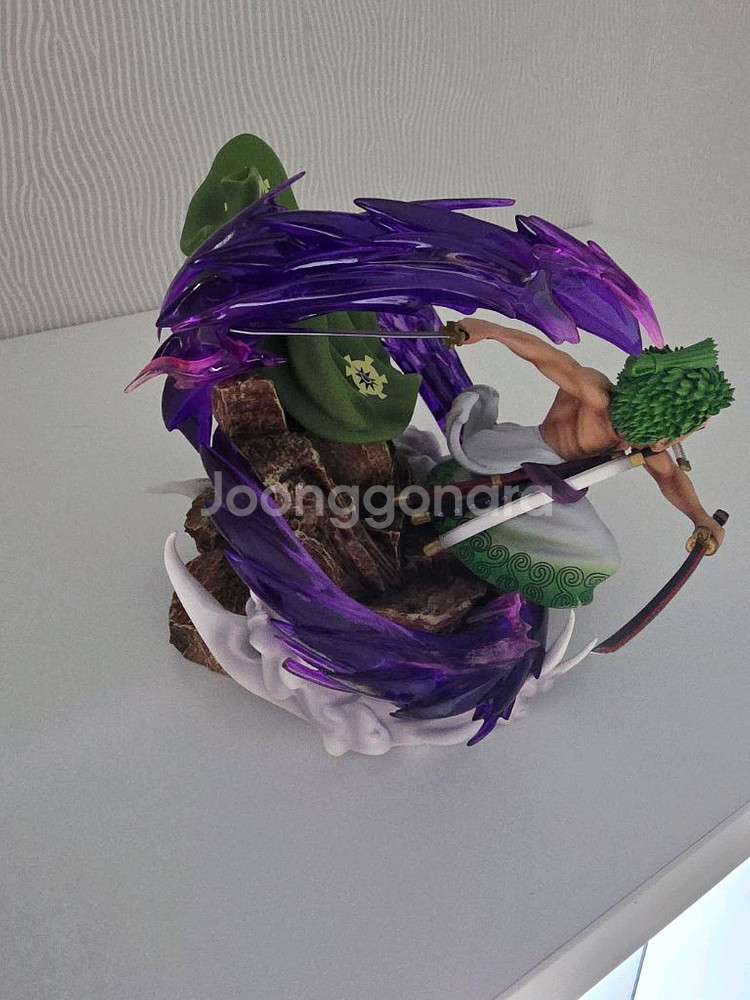 원피스 레진 피규어 MKE 조로 팝니다.--2