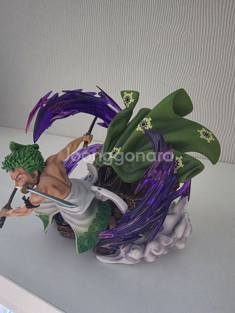 원피스 레진 피규어 MKE 조로 팝니다.--1