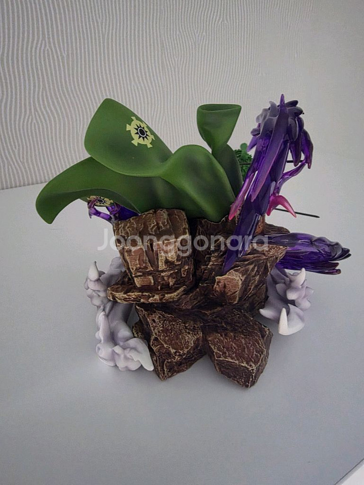 원피스 레진 피규어 MKE 조로 팝니다.--3