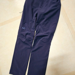 아크테릭스 크레스톤 SV와 AR 바지 이미지