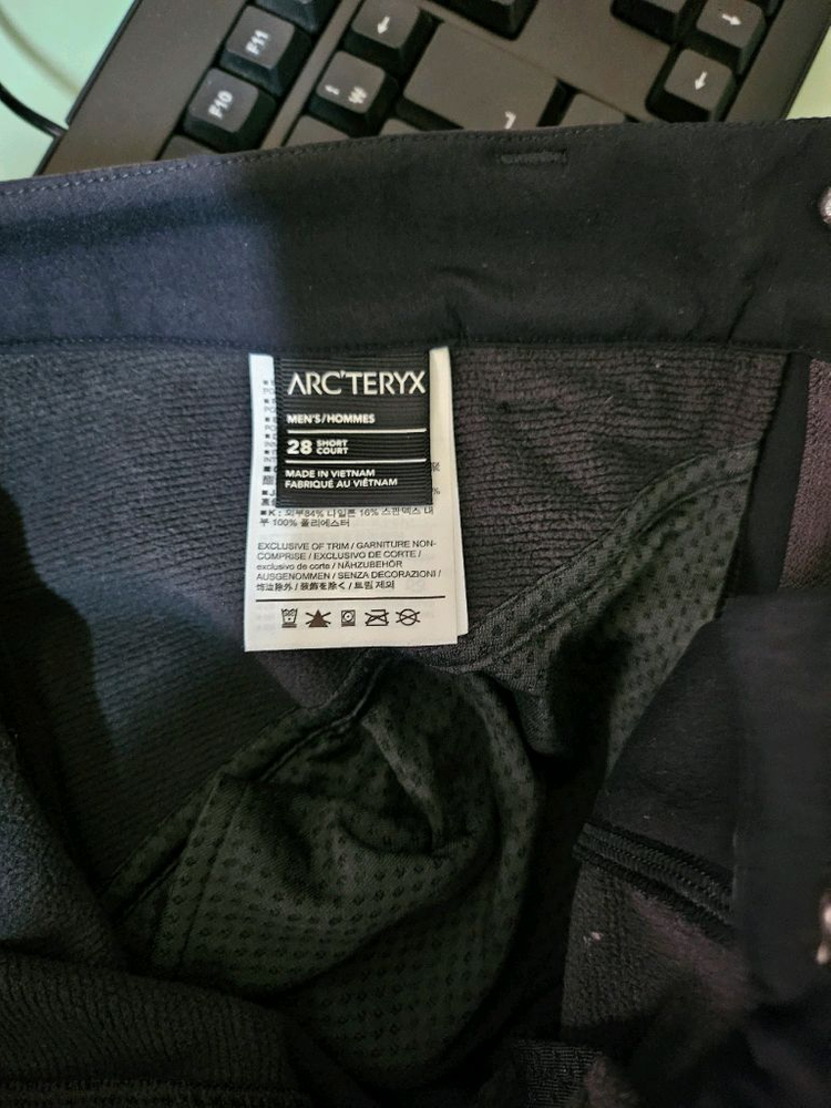 아크테릭스 크레스톤 SV와 AR 바지 이미지