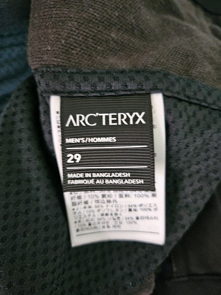 아크테릭스 크레스톤 SV와 AR 바지 이미지