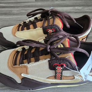 나이키 에어맥스x트래비스스캇 캑터스브라운255