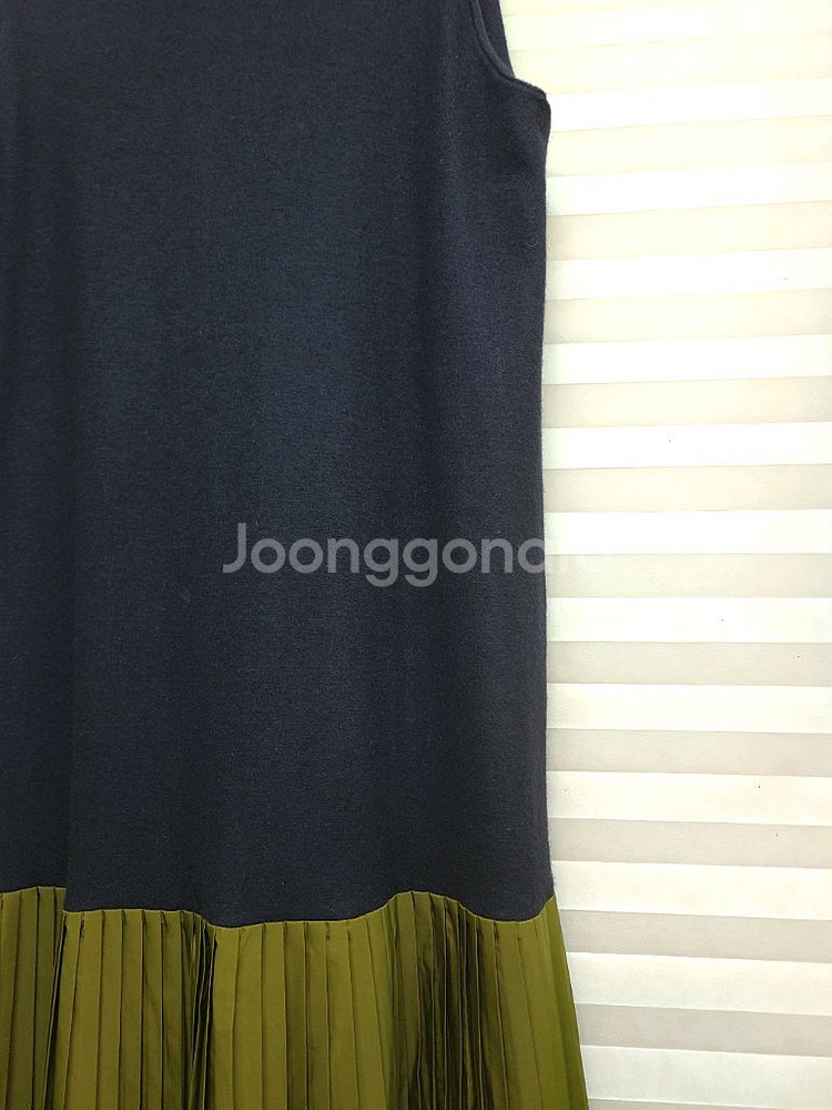 울100> 밑단 플리츠 민소매 롱원피스--2