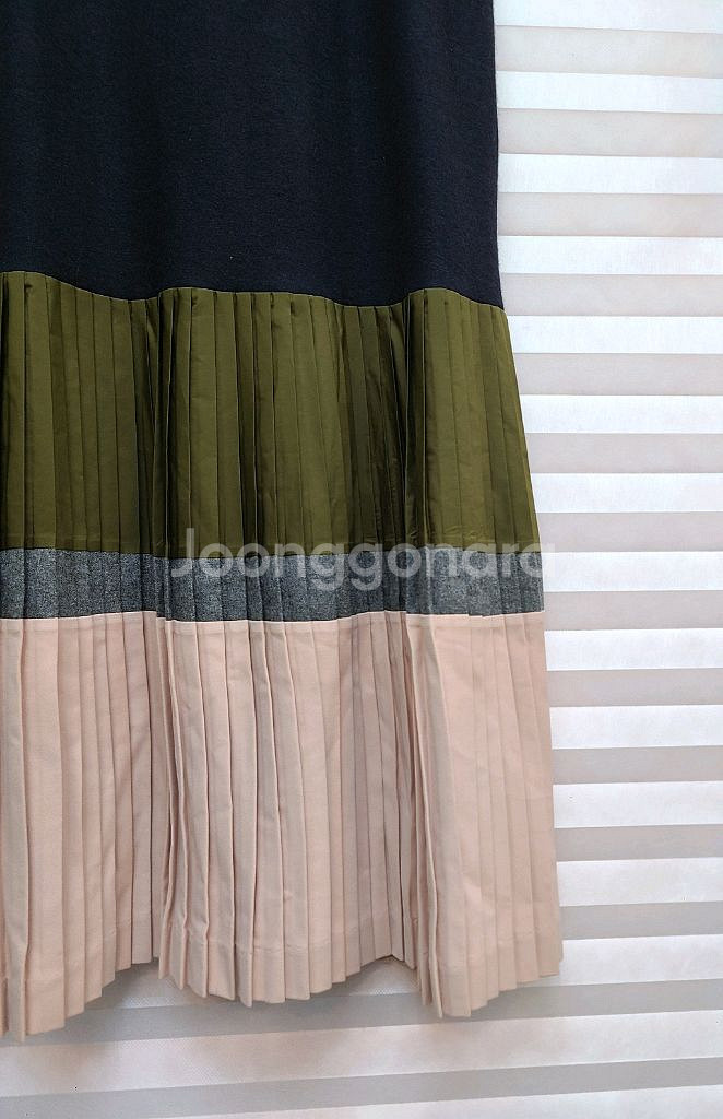 울100> 밑단 플리츠 민소매 롱원피스--3