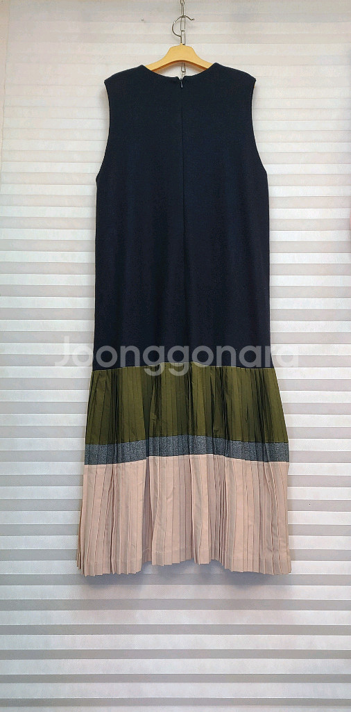 울100> 밑단 플리츠 민소매 롱원피스--6