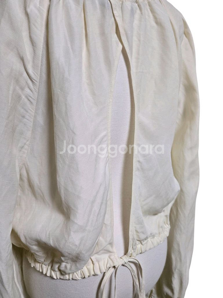 앤아더스토리즈 스트랩 블라우스--4