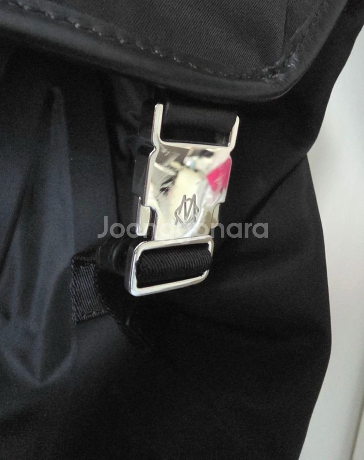 리모와 플랩 백팩 라지 블랙색상 팝니다.--1